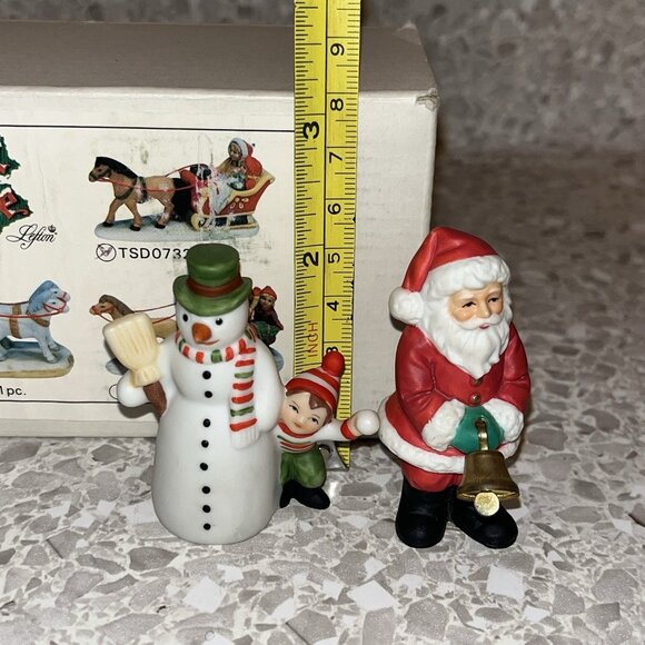 Lefton 1980s Colonial Village Horse Drawn Carriage Santa Bell Rings Snowman Boy - Picture 11 of 11